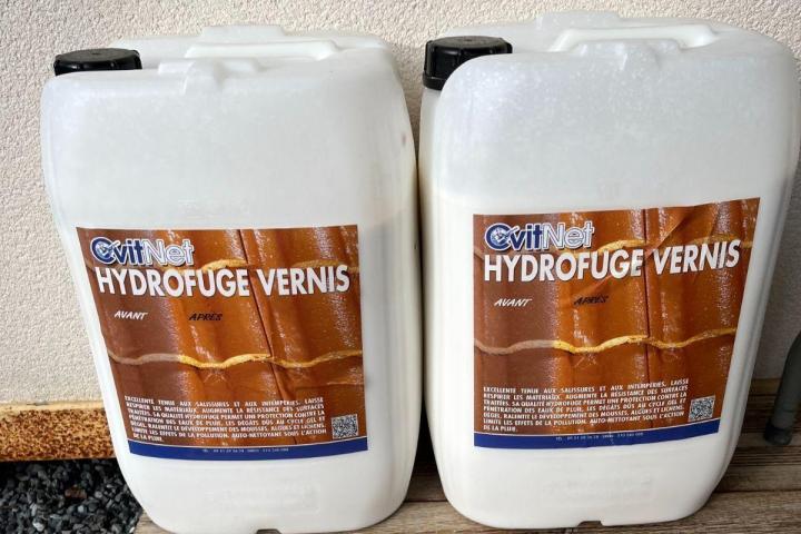 Faites appel à notre entreprise de couverture pour effectuer le traitement hydrofuge sur votre maison en Île-de-France.